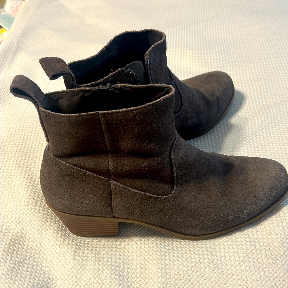 Vionic Suede Booties. Dark Taupe/Gray. Size 8.5